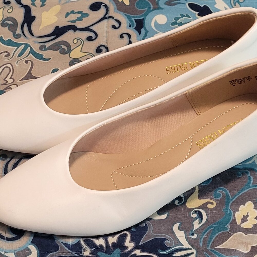 Brand NEW! Womens Dream Pairs Mila Low Chunky Heel Pump (White pu, size 9)